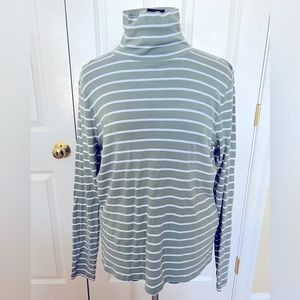 Vineyard Vines turtleneck size XL